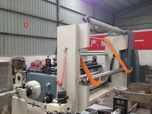 Hohe Leistungsfähigkeits-automatisches Papier, das Rückspulenmaschine, 2400mm Breite aufschlitzt