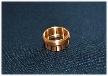 Fertigen Sie Messing-CNC-Präzisionsdrehteile Rf-Aerospace-Verbindungsstück besonders an