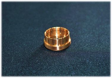 Fertigen Sie Messing-CNC-Präzisionsdrehteile Rf-Aerospace-Verbindungsstück besonders an