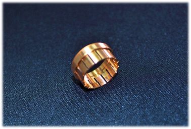 Fertigen Sie Messing-CNC-Präzisionsdrehteile Rf-Aerospace-Verbindungsstück besonders an