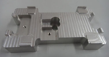 Hohe Präzision, die Bearbeitungsteile CNC, Aluminiumlegierungs-Mithelfer bohrt