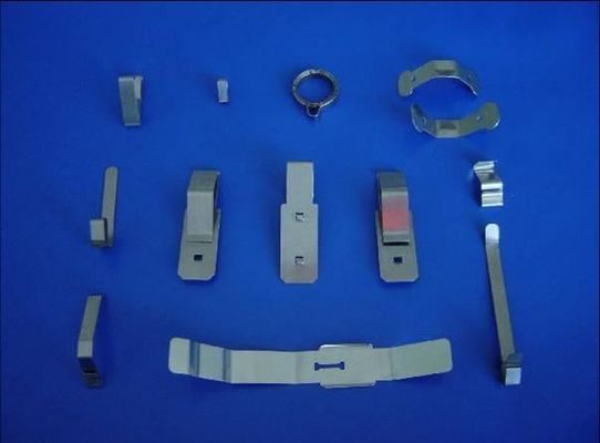 Das industrielle Aluminium des quadratischen Blechs, das Präzisionsbearbeitung der freien Räume stempelt, zerteilt